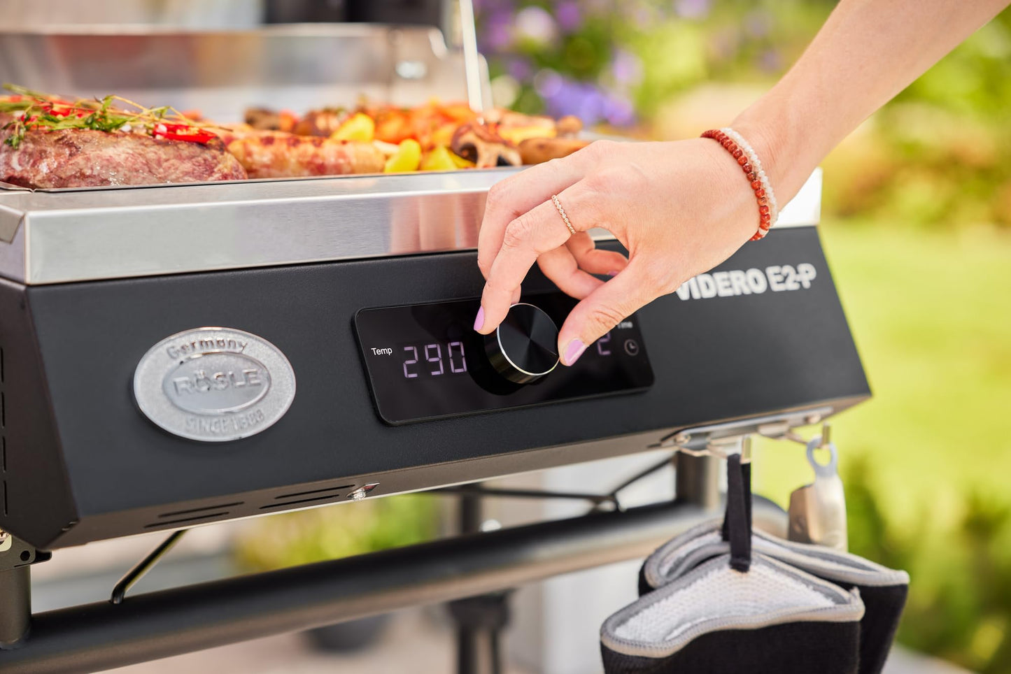 RÖSLE Videro E2-P | Barbacoa Eléctrica Portátil de Mesa, 2 Quemadores, Rejilla Calentamiento, Tapa Cristal, Acero Recubierto, Negro/Plata