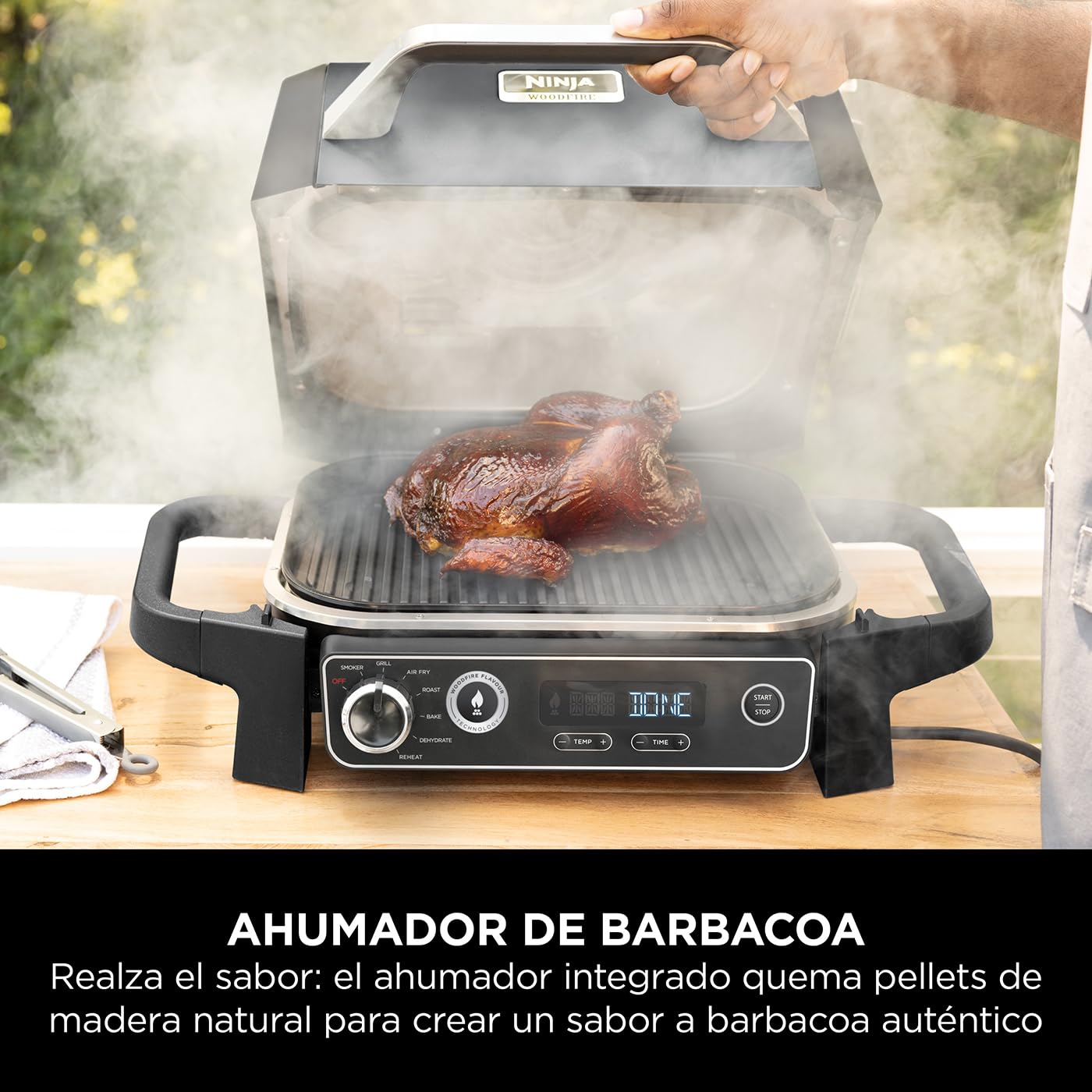 Ninja Woodfire OG701EU | Parrilla Eléctrica Exterior 7 en 1, Air Fry, Smoke, Roast, Bake, Antiadherente, Portátil, Gris/Negro