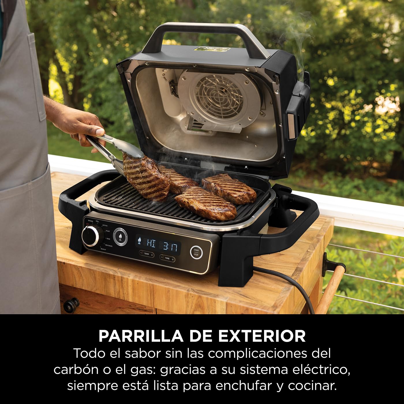 Ninja Woodfire OG701EU | Parrilla Eléctrica Exterior 7 en 1, Air Fry, Smoke, Roast, Bake, Antiadherente, Portátil, Gris/Negro