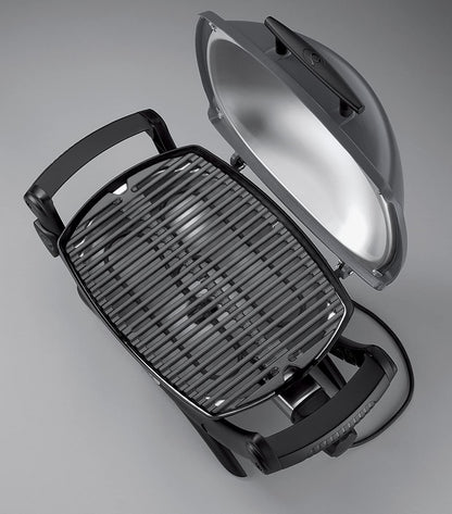 Weber Q1400 | Barbacoa Eléctrica Portátil con Soporte, Área 43x32 cm, Parrilla Hierro Fundido Dividida, Tapa y Cuba Aluminio, Gris Oscuro (52020853)